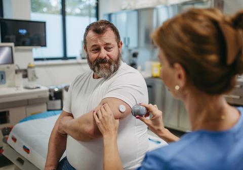 Peste 2.400 de români cer corectarea unei discriminări. Pacienți excluși de la accesul complet la servicii medicale