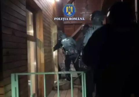 Trupele speciale ale Poliției Române au tras cu pistolul în curtea doctorului Cristian Andrei, ca să sperie câinii, înainte să intre în casă