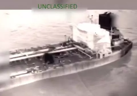 SUA au mai confiscat un petrolier din flota-fantomă și vânează încă patru care navighează sub steagul Rusiei în Atlantic