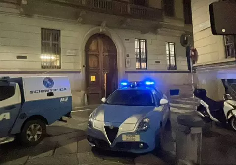 Un român a căzut în mod misterios de la etajul 4 al unei pensiuni din Milano și a murit. Nu avea acte și nici bagaje cu el