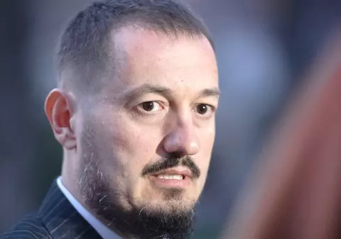 Procurorul militar Bogdan Pîrlog rămâne cu salariul tăiat după criticile aduse sistemului judiciar. Decizia, luată de instanța condusă de Lia Savonea