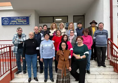 Profesorii unui liceu din Tulcea au intrat în grevă. Revoltați, oamenii acuză inspectoratul școlar de abuz. Apelul disperat al directorului: „Oamenii își vor pierde posturile, elevii vor face naveta. Pe noi nu ne apără nimeni!”