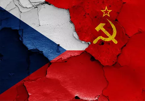 Comunismul, interzis oficial în Cehia începând cu 2026. Ce pedeapsă poate primi o persoană care înființează, sprijină sau promovează această mișcare