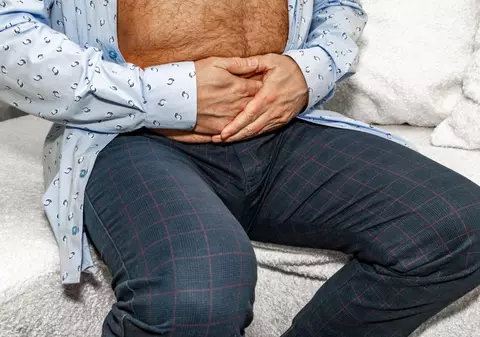 Șase semne discrete ale cancerului de colon pe care mulți le ignoră, deși boala apare tot mai des la tineri