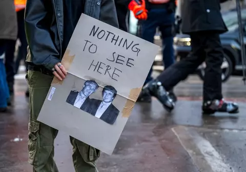 Departamentul de Justiție al SUA, acuzat că a ascuns dosare Epstein în care Donald Trump era acuzat de abuz asupra unei minore