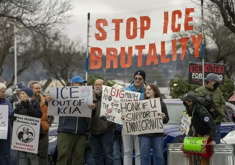 O introspecție în societatea americană. Temele care contează pentru cetățenii SUA: locurile de muncă, costul traiului, violența poliției, imigrația. Interviu cu Aurelian Mohan, politolog