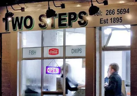 Two Steps: Cel mai vechi fish and chips din Marea Britanie, fondat în 1895