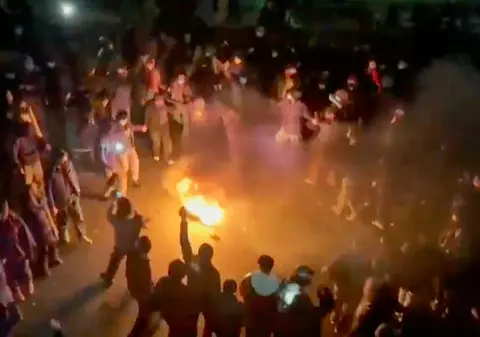 Dacă protestatarii din Iran vor izbândi, nu vor cere niciodată „certificate de revoluționari” 