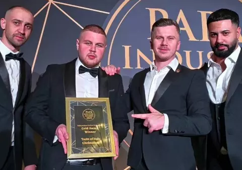 Un român de 22 de ani a plecat în Anglia ca spălător de vase, a ajuns chef pizzar și a fost premiat la PAPA Awards: „Am știut de la început ce îmi doresc”