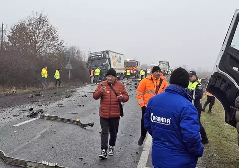 Accidentul cu șapte morți din Timiș. Mărturia șoferului din TIR-ul lovit de microbuz: „În 34 de ani de carieră n-am văzut așa ceva”  