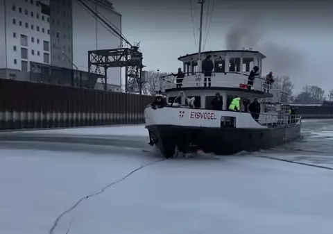 Spărgătorul de gheață al Vienei, cârmuit de o femeie, a fost folosit pentru prima oară în ultimii 9 ani