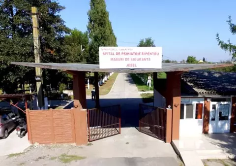 Un deținut internat la un spital de psihiatrie din Timiș a evadat furând mașina unui angajat