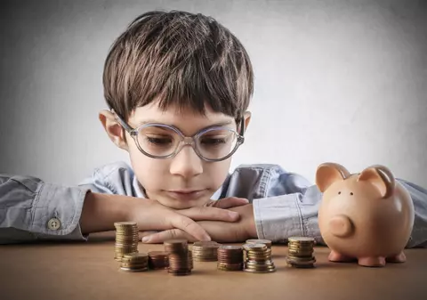 Când intră bursele de merit pentru elevi și ce bani vor primi copiii în anul școlar 2025-2026