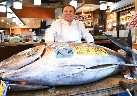 Suma-record plătită de „Regele tonului” din Japonia pentru un pește de 243 de kilograme