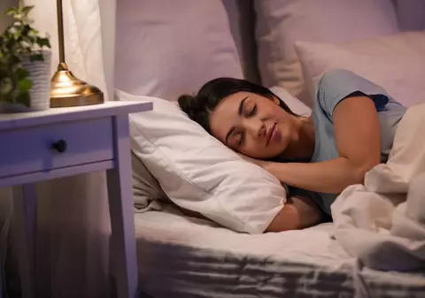 Respiri pe nas sau pe gură când dormi? Diferența care îți afectează somnul și energia zilnică