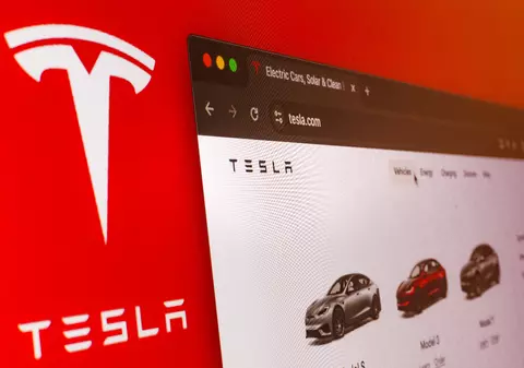 Schimbare majoră la Tesla: conducerea autonomă va fi doar pe abonament