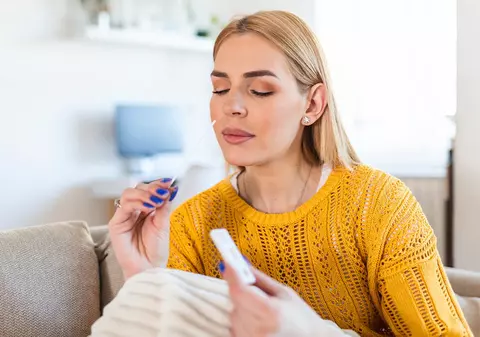 De ce e bine să ai în casă teste rapide pentru gripe, COVID și antivirale. Explicații de la medic și farmacist