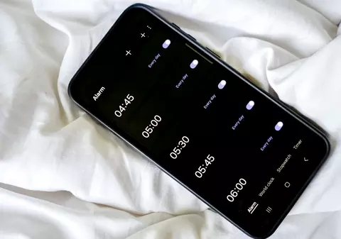 Mitul trezitului la ora 5 dimineața, spulberat de un somnolog: „Reziști o săptămână și după aceea intri în depresie”