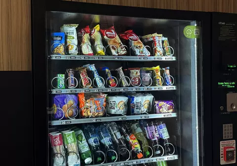 Le mănânci zilnic fără să știi: gustările din vendomate care îți distrug sănătatea. Semnalul de alarmă al specialiștilor