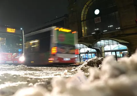 Țara în care se dă o amendă de până la 50.000 de euro pentru cei care nu-și curăță trotuarul de zăpadă