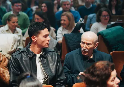 David Popovici s-a întâlnit cu Victor Rebengiuc: „Venim din generații și domenii diferite, dar performanța, munca și respectul ne aduc în același loc”