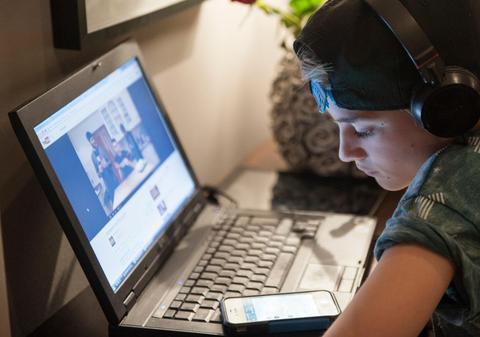 Accesul la Instagram, Facebook și TikTok trebuie reglementat, spune un consilier de-ai lui Nicușor Dan: „Avem o mare problemă, nu se mai poate”