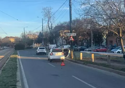 În Timișoara, un copil și un bărbat au fost spulberați de o mașină chiar pe trecerea de pietoni. Băiatul este în comă