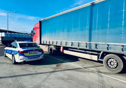Sute de șoferi români de TIR, prinși cu „magnetul” și „telecomanda” la tahograf, într-o săptămână
