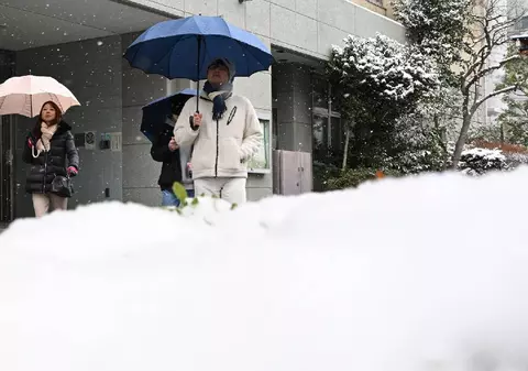 Milioane de japonezi înfruntă nămeții la alegerile istorice anticipate: Sanae Takaichi vrea o victorie decisivă