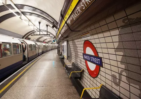 Călătoria de 57 de secunde din cea mai veche stație de metrou din lume care durează, de fapt, mai mult decât mersul pe jos, în Londra | VIDEO