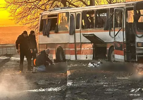 15 oameni au murit, după ce Rusia a atacat cu o dronă un autobuz din Ternivka care transporta mineri ieșiți din tură