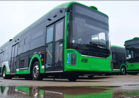 Primul troleibuz electric chinezesc care circulă în București. Câte astfel de unități vrea Capitala