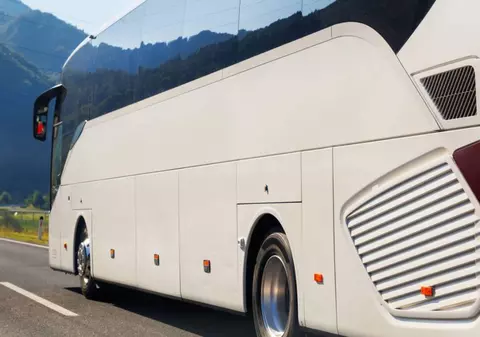 29 de studenți români care se duceau la studii în Franța au aflat în Austria că autocarul lor e confiscat și nu îi poate duce la destinație