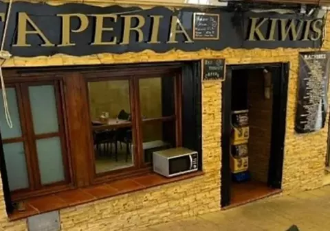 Barul de tapas care are o listă cu 17 reguli pe care clienții trebuie să le respecte: „Eu decid, pentru că e barul meu”