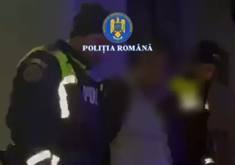 Un bărbat gelos și beat a dat foc locuinței soției sale, de care era despărțit, în Argeș