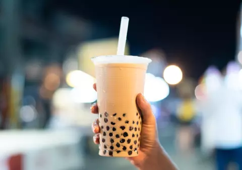 Povestea bărbatului care a renunțat la o carieră bancară pentru a vinde bubble tea: afacerea lui valorează peste 500 de milioane de dolari pe an