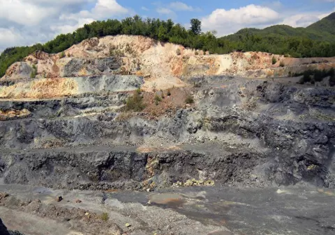 Proiect minier de un miliard de dolari în Munții Metaliferi, avizat la Mediu. Investitorii plănuiesc să extragă peste 80 de tone de aur