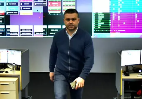 Ciprian Ciucu insistă că Bucureștiul nu este „paralizat” de ninsoare și le cere oamenilor să nu iasă din casă „dacă nu e neapărat nevoie”