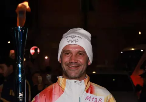 Cristi Chivu a purtat torța pe străzile din Milano, cu o zi înainte de începerea Jocurilor Olimpice de Iarnă 2026: „Grande Cristian”