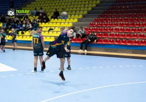 Echipa de handbal din România care a marcat 106 goluri într-un meci, adică aproape două goluri pe minut. Portarul adversarilor a avut 5 parade!