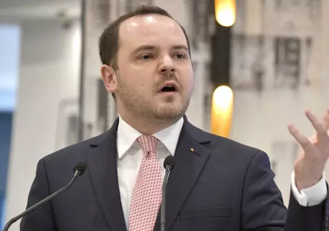 Cum răspunde Alexandru Rogobete acuzațiilor că a panicat populația în cazul avionului întors de urgență pe Aeroportul Otopeni