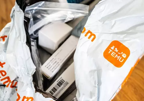 A comandat un laptop de 600 de lei de pe Temu și a povestit ce a primit: „La prima vedere, părea unul obișnuit”