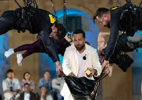 Finala Power Couple România 2026. Dani Oțil le-a  înmânat trofeul și cecul marilor câștigători