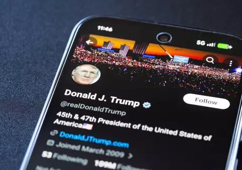 Cum arată noua versiune a smartphone-ului Trump T1, telefonul „prezidențial” care a generat 590.000 de precomenzi, dar care nu are o dată oficială de lansare