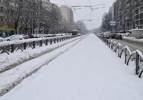 Prețurile la Bolt și Uber au explodat în urma ninsorii. Cât costa un drum de o oră prin București: „Mai mult decât avionul până la Madrid”