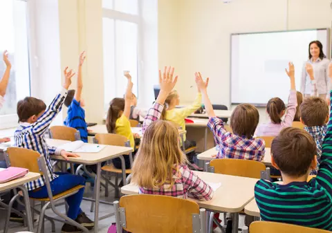 Ambasada Ucrainei în România demontează cinci mituri apărute în online: „Nicio școală în limba română nu va fi închisă în 2027”