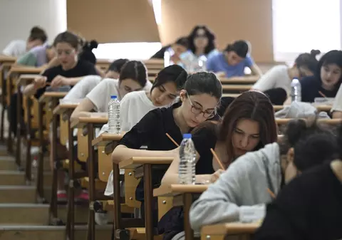 Taxele cresc la universități din toamnă și ajung la 10.000 de lei pe an. Lista completă a facultăților unde plătești mai mult