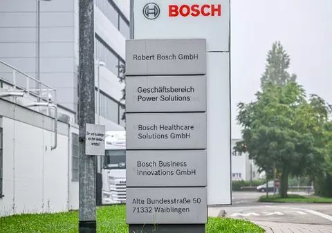 Cel mai mare furnizor de piese auto din lume închide o fabrică din Germania și mută producția în China