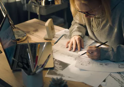 O femeie trăiește din ajutor social după ce AI i-a luat locul de muncă. Meseria ei aproape că a dispărut