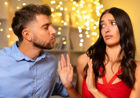 De ce multor persoane le este greu să se atașeze emoțional și cum îi afectează imaginea iubirii perfecte din februarie. Psihoterapeut: „Retragerea nu e despre dezinteres. E un mecanism de protecție”